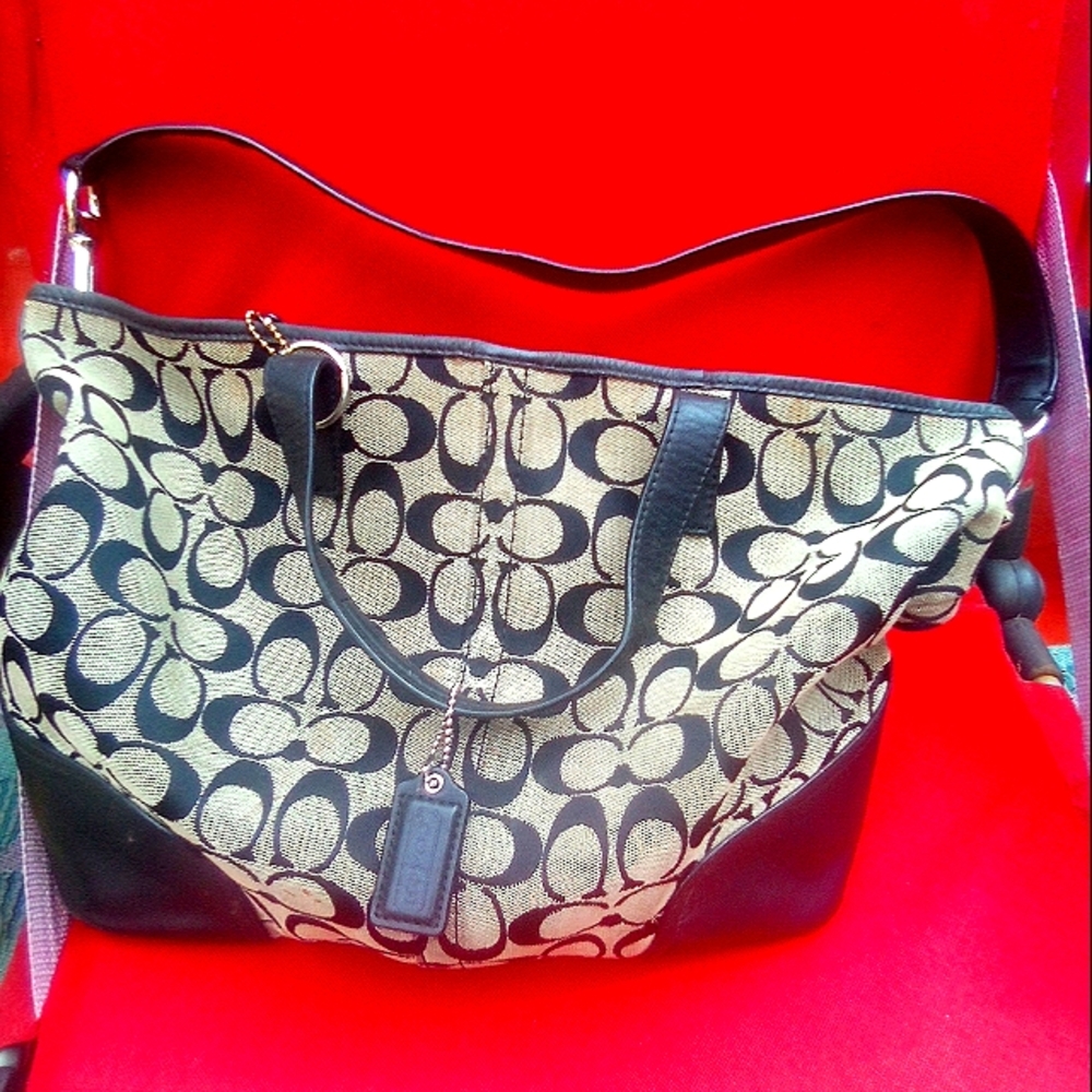 COACH Authentic Hadley Signature Medium Duffle bag